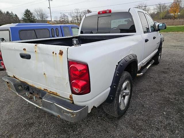 Image of Dodge Ram 1500 equipment image 4