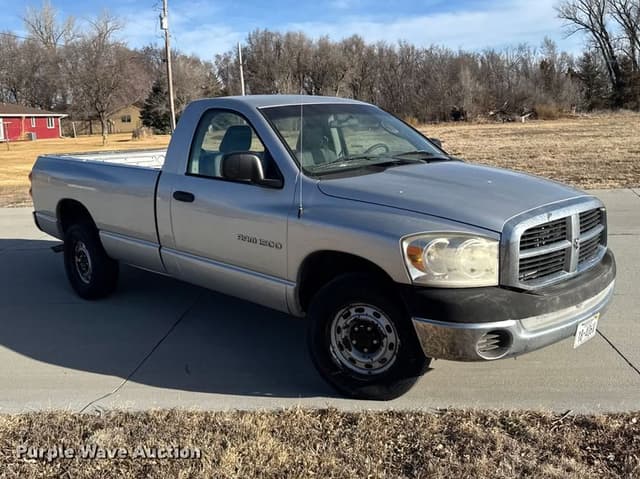 Image of Dodge Ram 1500 equipment image 2