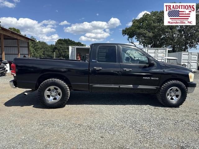 Image of Dodge Ram 1500 equipment image 3