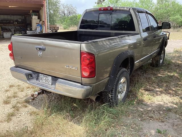 Image of Dodge Ram 2500 equipment image 3