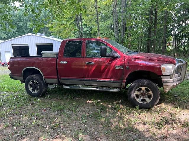 Image of Dodge Ram 2500HD equipment image 2