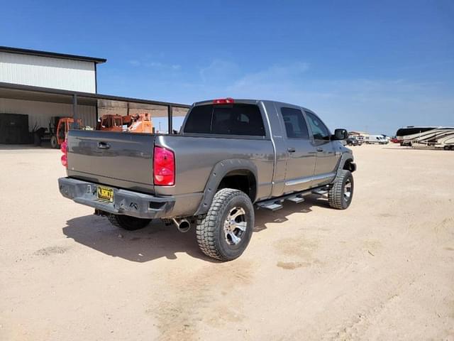Image of Dodge Ram 2500HD equipment image 4