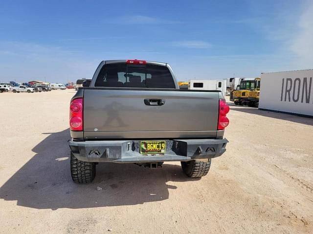 Image of Dodge Ram 2500HD equipment image 3