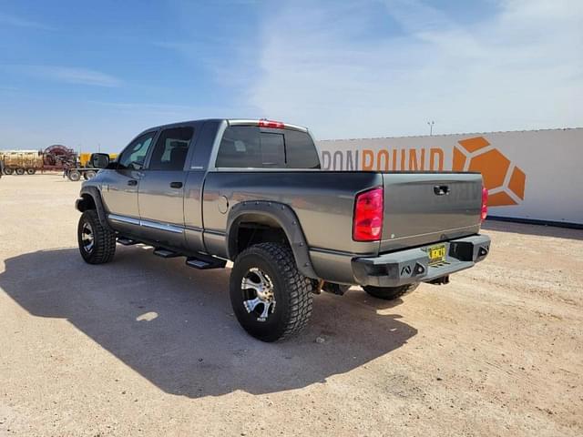 Image of Dodge Ram 2500HD equipment image 2