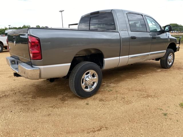 Image of Dodge Ram 2500HD equipment image 2