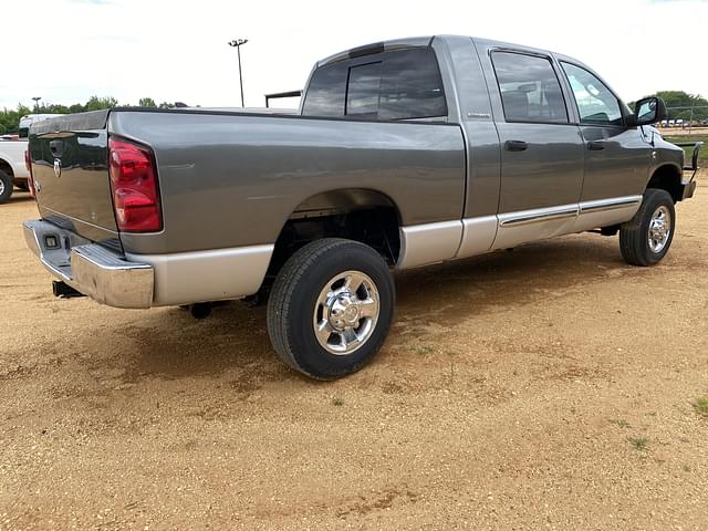 Image of Dodge Ram 2500 equipment image 2