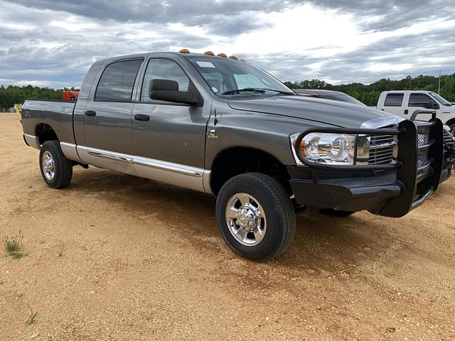 Image of Dodge Ram 2500 equipment image 3