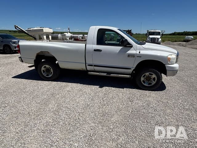 Image of Dodge Ram 2500 equipment image 2