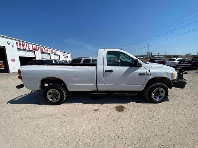 Image of Dodge Ram 2500 equipment image 4