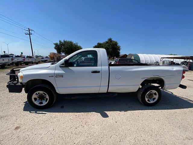 Image of Dodge Ram 2500 equipment image 3