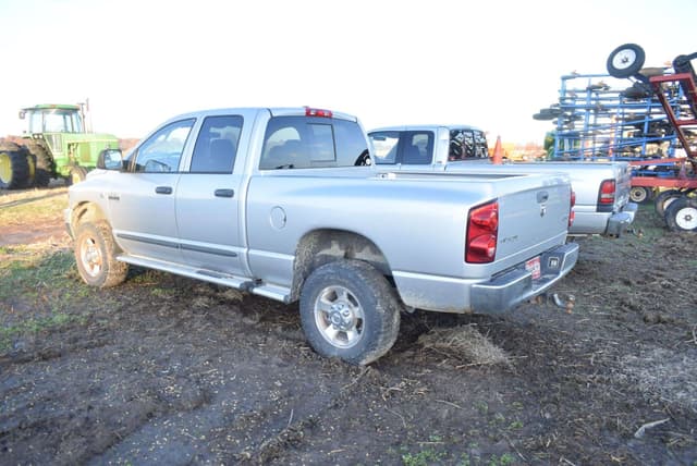 Image of Dodge Ram 2500 equipment image 2