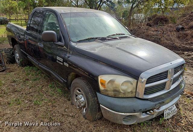 Image of Dodge Ram 2500 equipment image 2