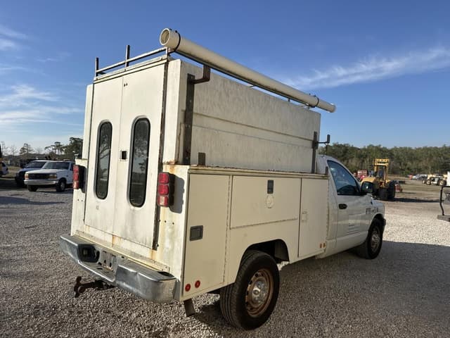 Image of Dodge Ram 2500HD equipment image 3