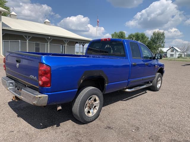 Image of Dodge Ram 2500HD equipment image 2