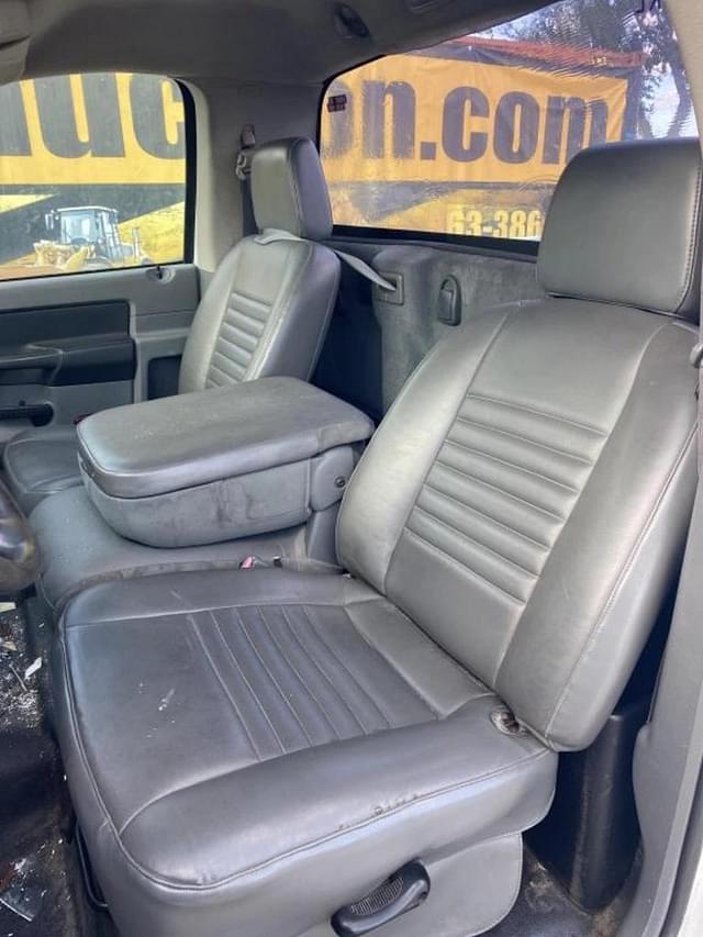 Image of Dodge Ram 2500HD equipment image 4