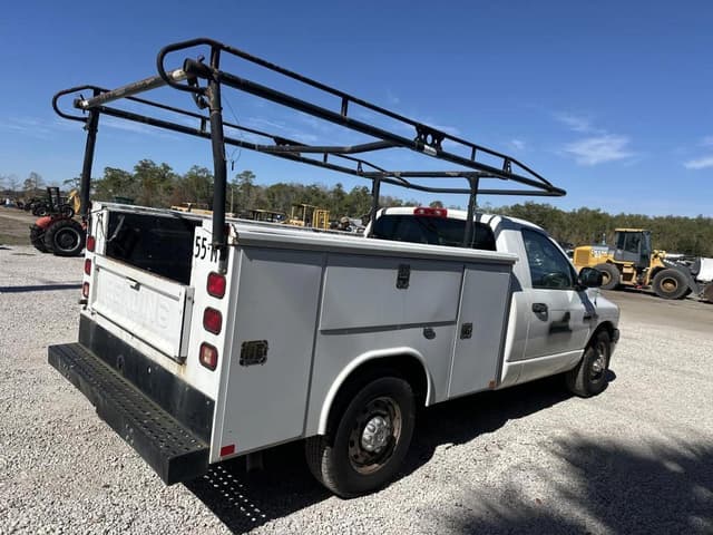 Image of Dodge Ram 2500HD equipment image 2