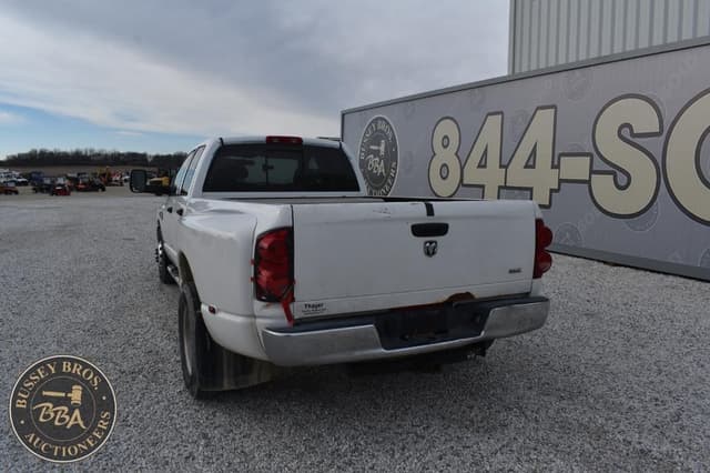 Image of Dodge Ram 3500 equipment image 3