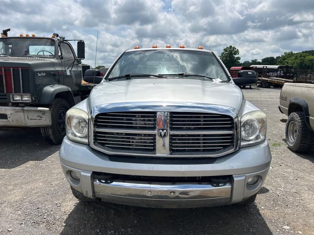 Image of Dodge Ram 3500 equipment image 2