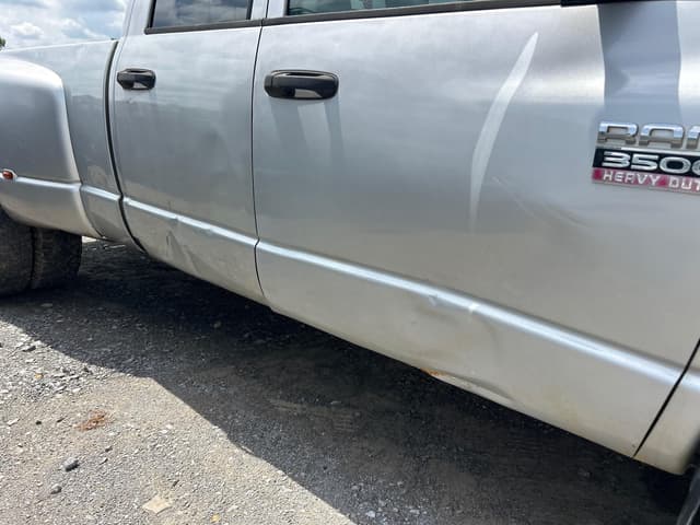 Image of Dodge Ram 3500 equipment image 3
