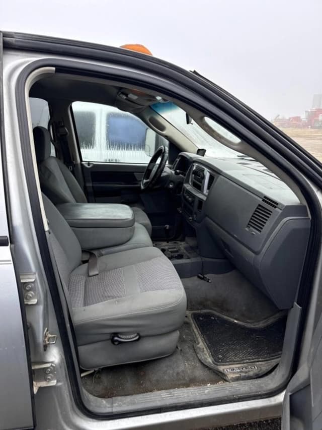 Image of Dodge Ram 3500 equipment image 4