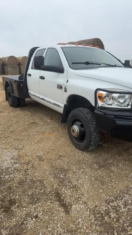 Image of Dodge Ram 3500HD equipment image 3