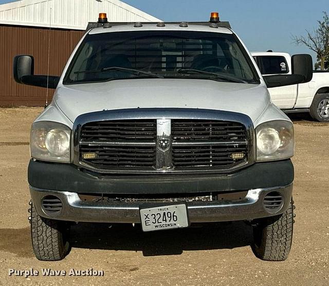 Image of Dodge Ram 3500 equipment image 1