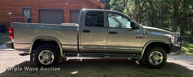 Image of Dodge Ram 3500 equipment image 3