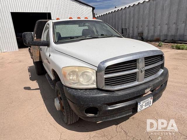 Image of Dodge Ram 3500 equipment image 3