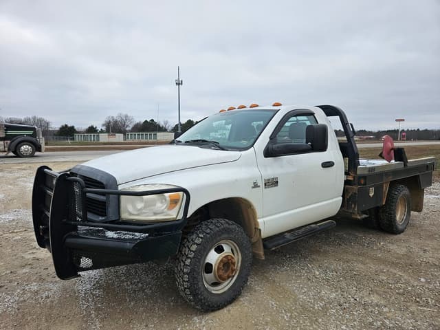 Image of Dodge Ram 3500 equipment image 2