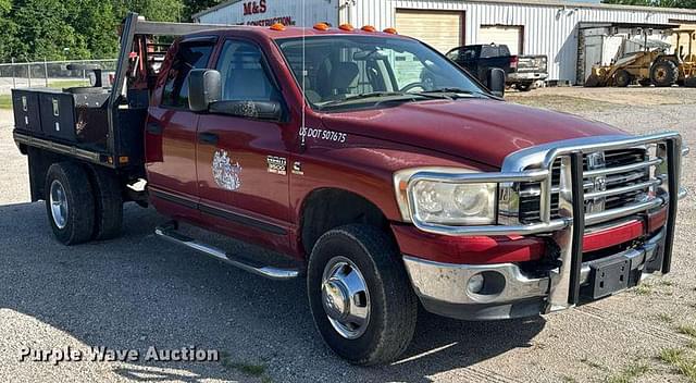 Image of Dodge Ram 3500 equipment image 2