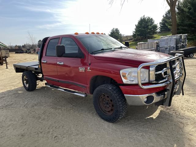 Image of Dodge Ram 3500 equipment image 2