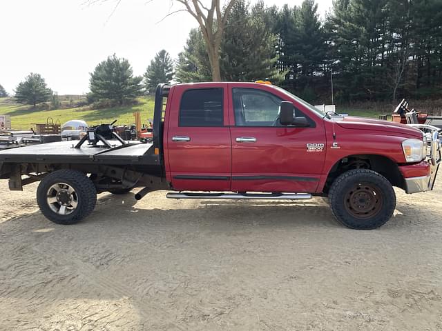 Image of Dodge Ram 3500 equipment image 3