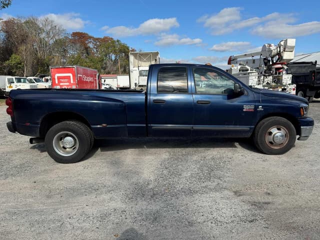 Image of Dodge Ram 3500HD equipment image 3