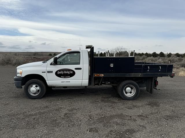 Image of Dodge Ram 3500HD equipment image 2