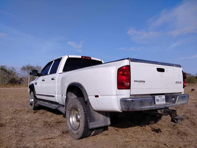 Image of Dodge Ram 3500 equipment image 1