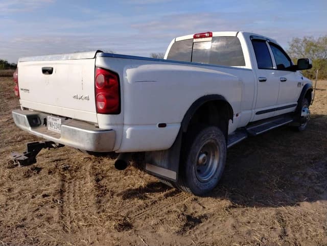 Image of Dodge Ram 3500 equipment image 2