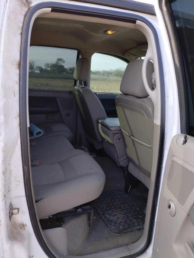 Image of Dodge Ram 3500 equipment image 4