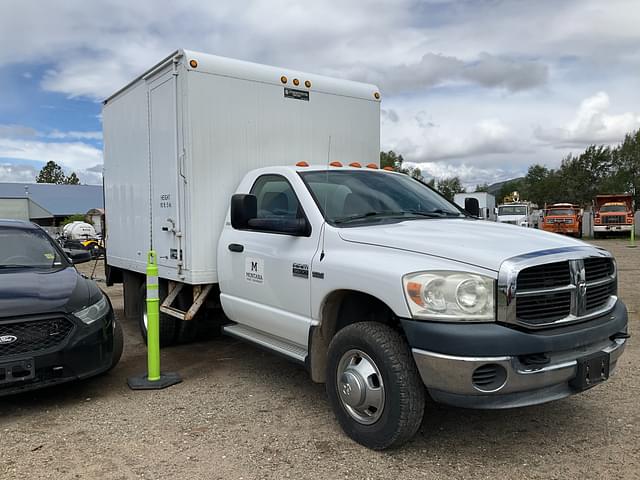 Image of Dodge Ram 3500 equipment image 2