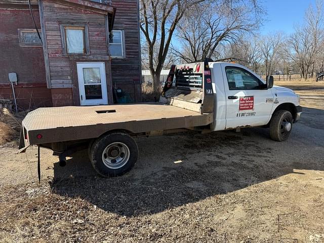 Image of Dodge Ram 3500HD equipment image 3