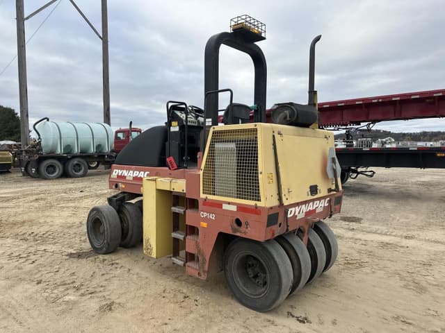 Image of DYNAPAC CP142 equipment image 2