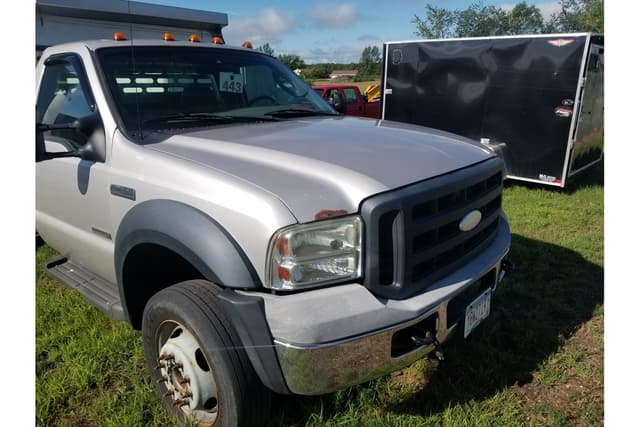 Image of Ford F-450 equipment image 4