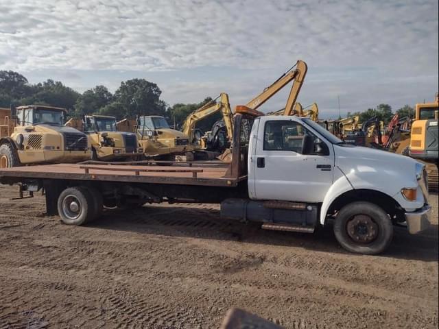 Image of Ford F-650 equipment image 2