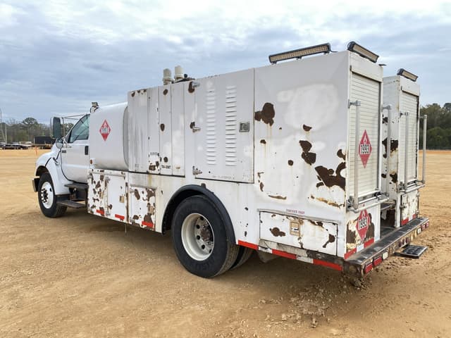 Image of Ford F-750 equipment image 1