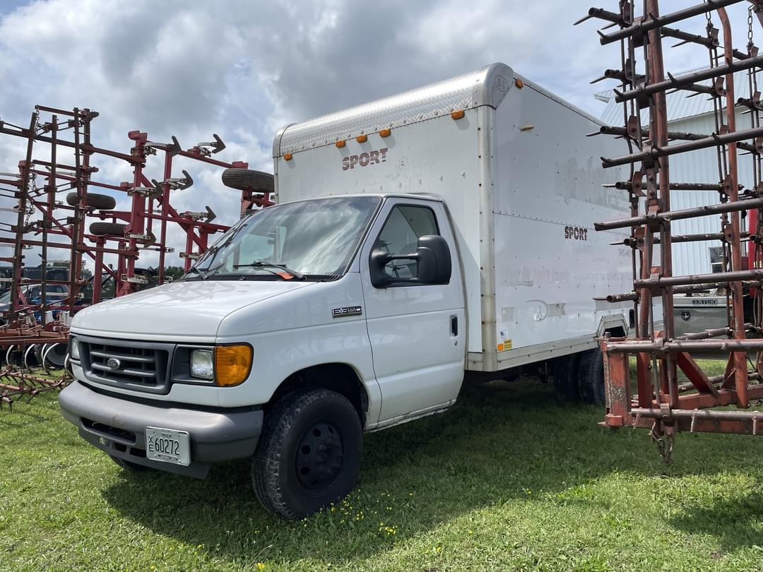Image of Ford E-350 Primary image