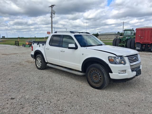 Image of Ford Explorer Sport Trac equipment image 4
