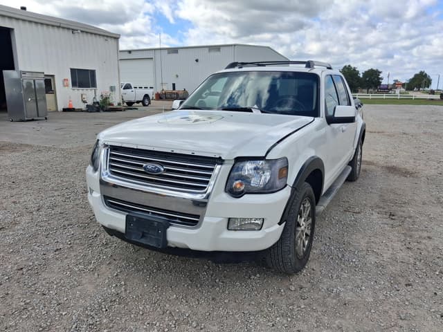Image of Ford Explorer Sport Trac equipment image 2