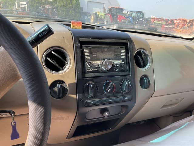Image of Ford F-150 equipment image 3