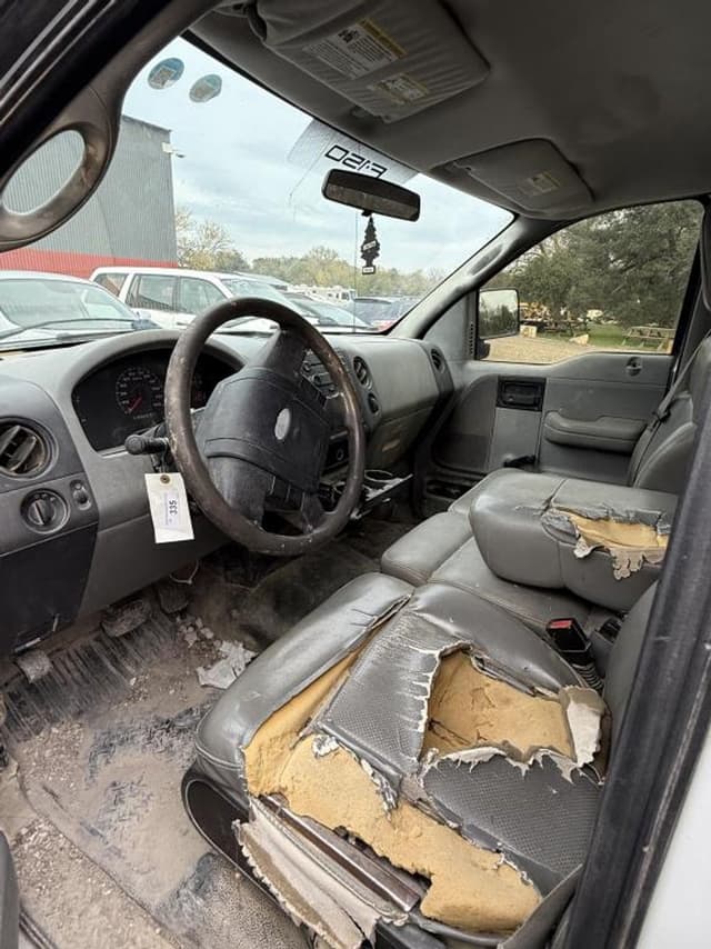 Image of Ford F-150 equipment image 4