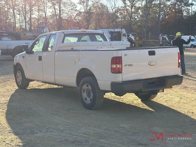 Image of Ford F-150 equipment image 1