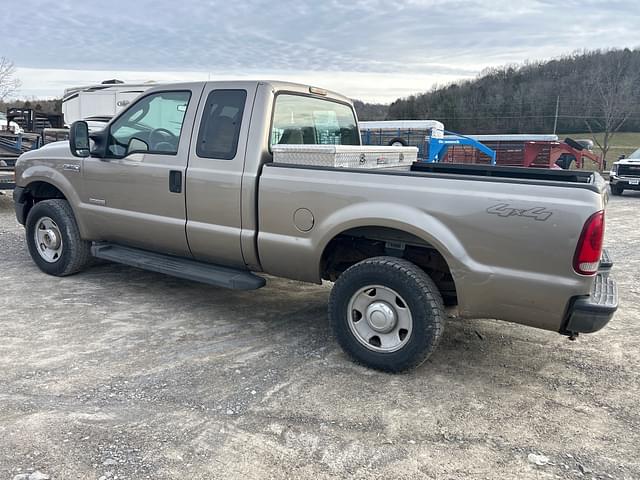 Image of Ford F-250 equipment image 1